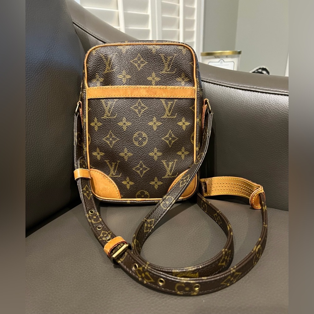 LOUIS VUITTON DANUBE CROSSBODY SHOULDER BAG MONOGRAM